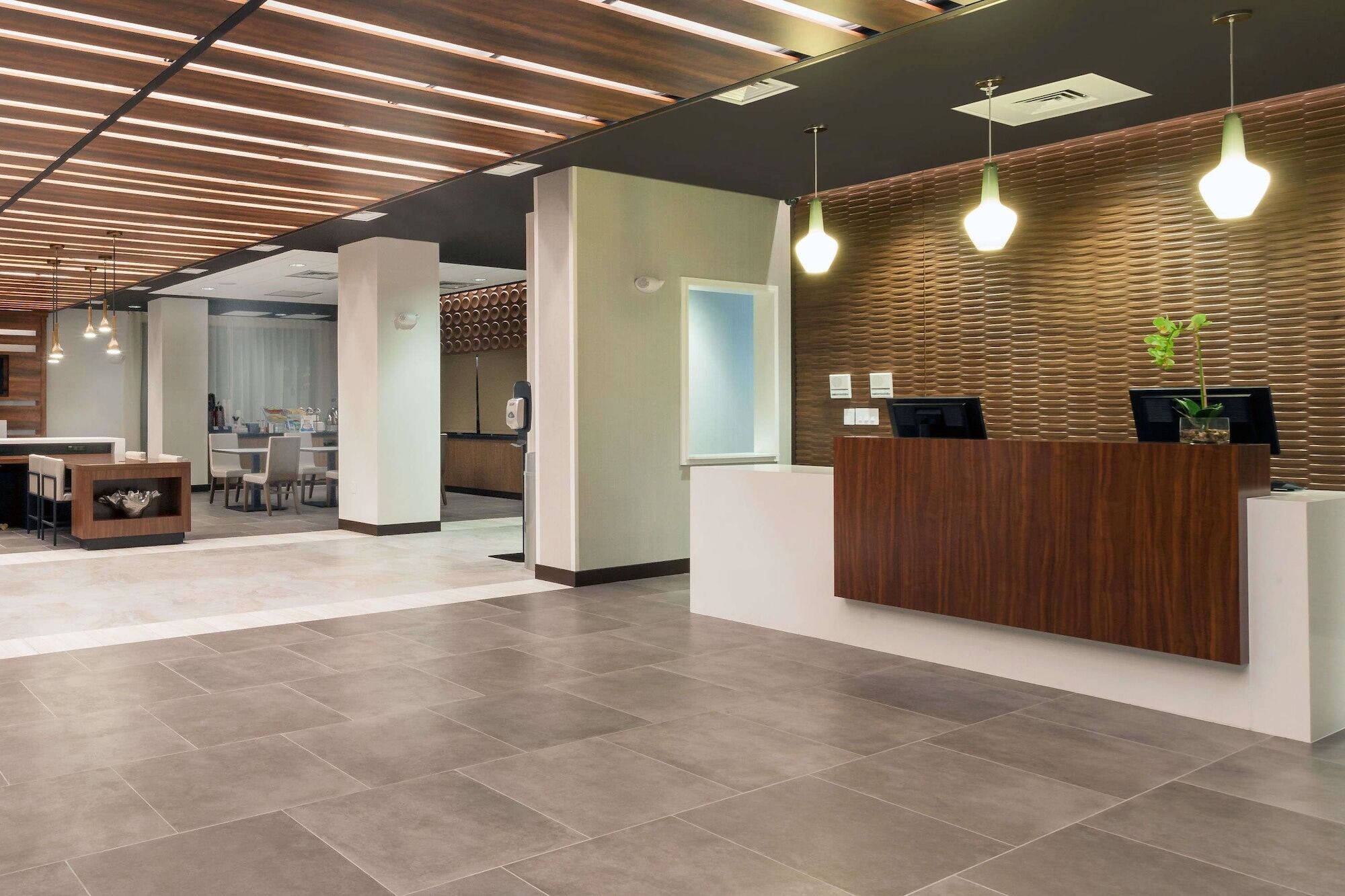 Wingate By Wyndham Altoona Downtown/Medical Center Hotel Exterior photo